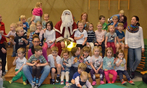 Ganz besonderen Besuch erhielt die Eltern-Kind-Turngruppe des SV Fümmelse am Montag. Foto: privat