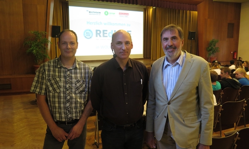 Diskutierten mit den Schülerinnen und Schülern über Ressourcenschutz (v.l.): Armin Herglotz (Klimaschutzmanager Landkreis Wolfenbüttel), Björn Wiele (Die Multivision) und Peter Walte (Schulleiter CGLS). Foto: Landkreis 
