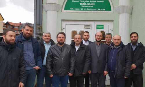 Der neue Vorstand: Vorsitzender ist nunmehr Bekir Yalcin. Ayse und Hüseyin Yilmaz stehen ihm als Stellvertreter zur Seite, Ali Celik ist Kassenwart. Dem Vorstand gehören außerdem Hakan Sipahi und Bedirhan Tunc an. Foto: Türkisch Islamische Gemeinde