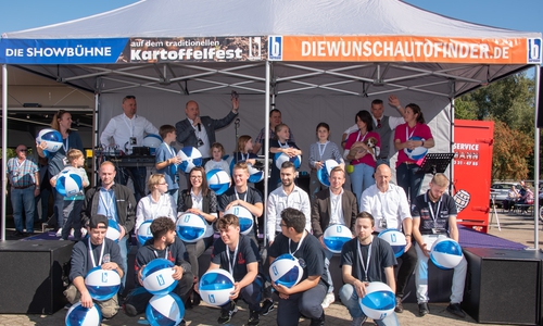  Begrüßung mit den Partnern.