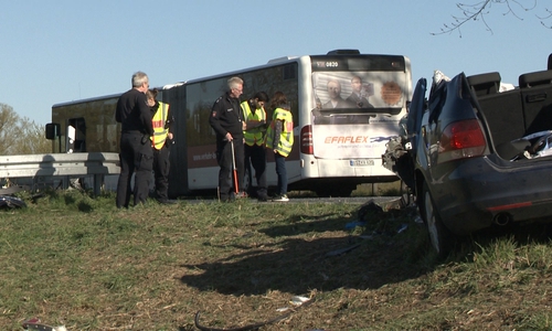 Der Unfall ereignete sich am Montagnachmittag auf der L 321 bei Groß Schwülper. Fotos und Video: aktuell24