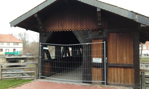 Die Brücke in der Schleusenstraße ist derzeit gesperrt. Fotos: Werner Heise