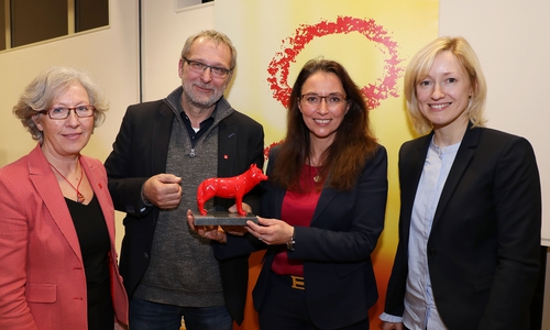 OFA-Vorsitzende Gabriele Trittel, Erster Bevollmächtigter Hartwig Erb, Bundestagsabgeordnete Yasmin Fahimi und Gewerkschaftssekretärin Sandra Bollen . Foto: Matthias Leitzke