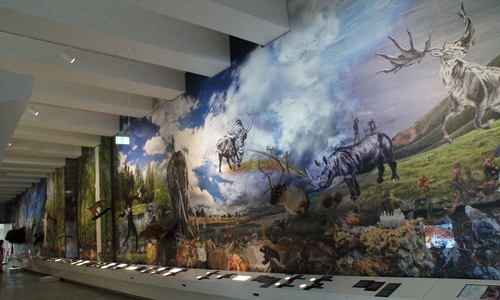 Die ältesten erhaltenen Jagdwaffen der Welt – die Ausstellung. Foto: Sebastian Petersen