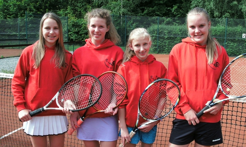 Juniorinnen A von links: Annika Wagner, Amelie Leunig, Luzie Schwarzer, Christina Wagner. Foto: Hahndorfer TC 77 e.V.

 