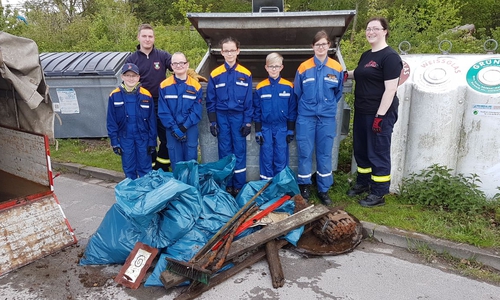Die Jugendfeuerwehr Langelsheim hat fleißig gesammelt. Foto: Uwe Voges