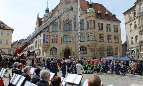 Maibaumaufstellung. Archivfoto: Stadt Helmstedt 