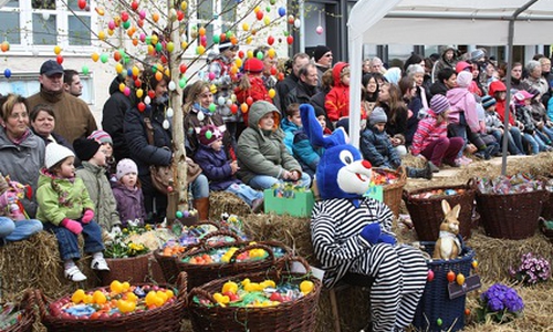 Wie in jedem Jahr verteilt der Osterhase im Rahmen des Osterfestes Geschenke. Foto: Archiv/Anke Donner