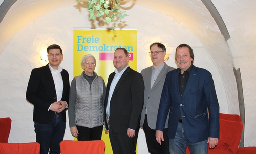 Der neue Vorstand ist zum Großteil auch der alte: Björn Försterling als Vorsitzender (links) wird unterstützt von Gunda Reichenbach (Schatzmeisterin), Markus Dietl (stellv. Vorsitzender), Oliver Düber (Schriftführer) und Thomas Fach (stellv. Vorsitzender). Neu im Vorstand, aber nicht auf dem Foto sind Christina Balder (Pressesprecherin) und Piet Schwarz (Internetverantwortlicher). Foto: Pierre Balder Foto: Pierre Balder 