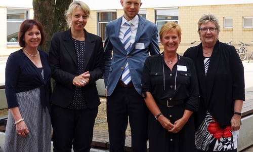 Verleihung des Lehrpreises an der Ostfalia in Wolfsburg (v.l.): Die Vizepräsidentin für Lehre, Studium und Weiterbildung der Ostfalia Prof. Dr. Susanne Stobbe, die PreisträgerInnen Prof. Dr. habil. Martina Hasseler, Prof. Dr.-Ing. Matthias Hampe und Prof. Dr. med. Konstanze Fleige sowie die Ostfalia-Präsidentin Prof. Dr. Rosemarie Karger. Foto: Ostfalia