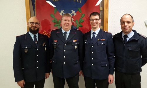 Abschnittsleiter West Florian Graf, Kreisjugendfeuerwehrwart West Frank Myler, Schriftführer Martin Kropf und stellvertretender Stadtbrandmeister und Ortsbrandmeister der Feuerwehr Linden Marco Dickhut (v. li.). Fotos: Kreisjugendfeuerwehr/Jens Meyer