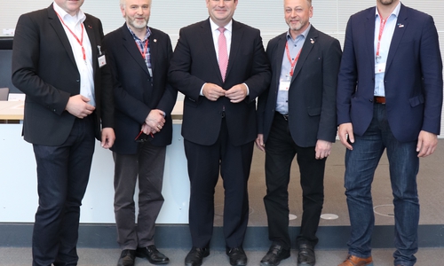 Hubertus Heil (Mitte) begrüßte die Betriebsräte aus der Region. Foto: SPD