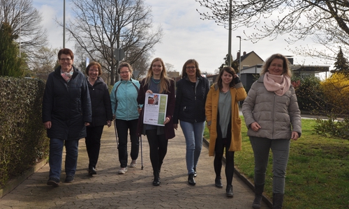 Die Organisatorinnen des Tempogefühlslaufs drehen eine Proberunde auf der geplanten Strecke. Foto: Stadtteilnetzwerk Nordost