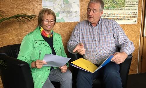 Elke Großer und Frank Oesterhelweg freuen sich über den erfolgreichen Start des Mobiltickets. Foto: privat