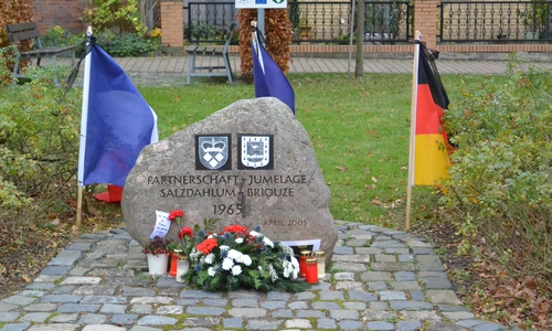 Salzdahlum in Gedenken an die Opfer der Anschläge in Paris. Foto: Privat