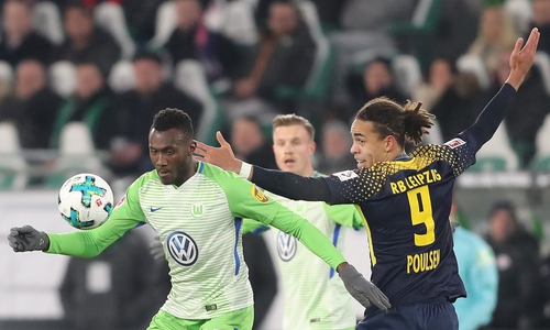 Beide gut drauf: Josuha Guilavogui gegen Yusuf Poulsen. Muss Yannick Gerhardt (Mitte) dagegen aussetzen? Foto: Agentur Hübner
