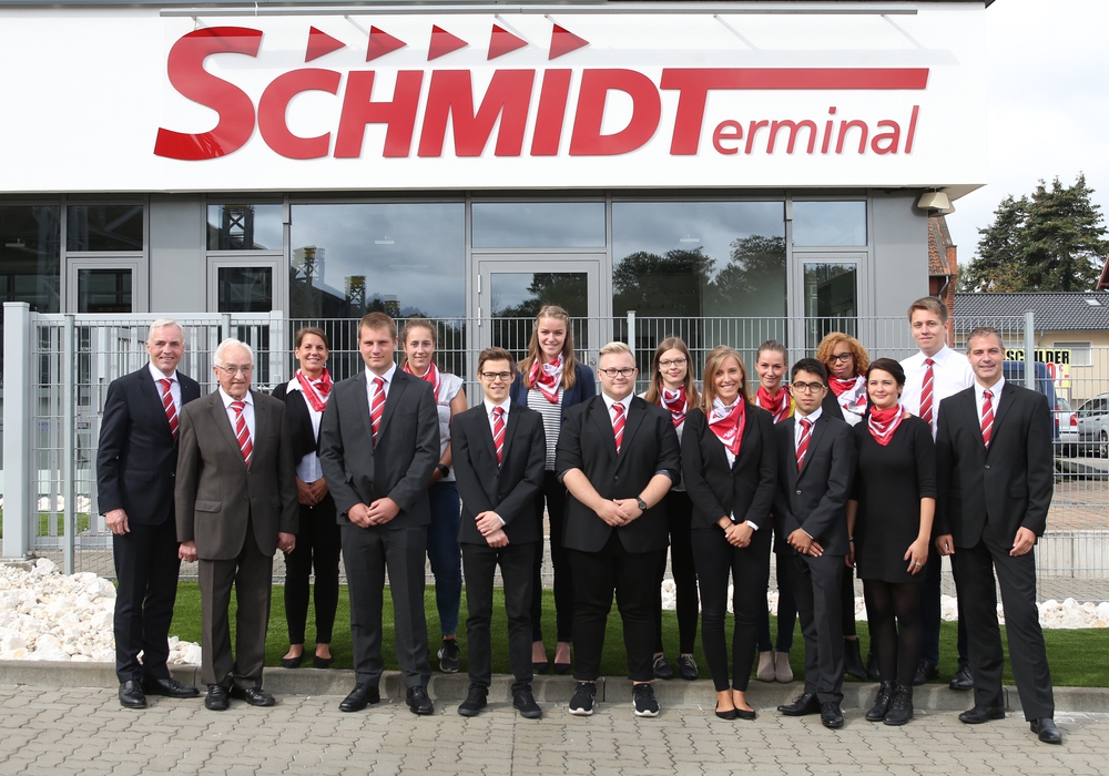 DER SCHMIDT begrüßt 16 neue Mitarbeiter | regionalHeute.de