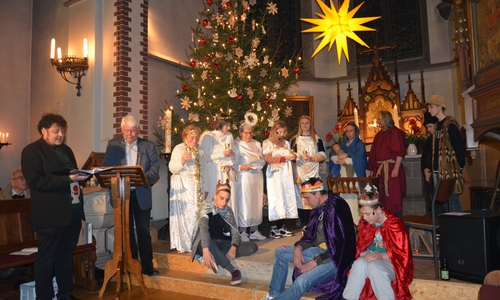 Heilige drei Könige bringen einen Schinken zum Jesuskind. Foto: Evangelisch-Lutherischer Kirchenkreis Peine