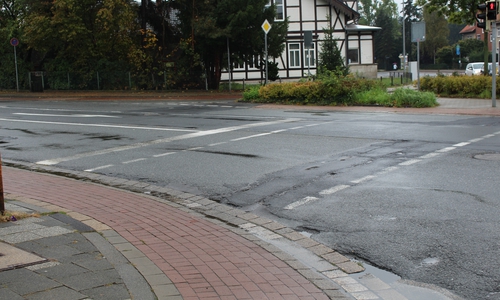Schäden am Verkehrsknotenpunkt Ahlumer Straße / Leopold Straße. Foto: Jan Borner