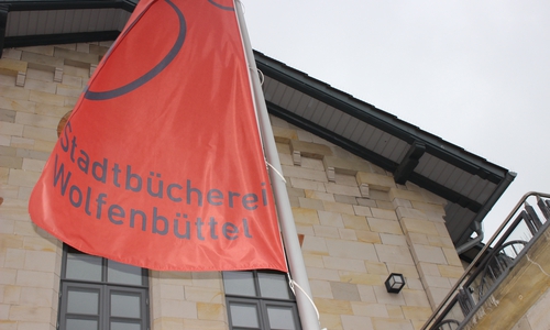 Passend zum Welttag des Buches veranstaltet die Stadtbücherei Wolfenbüttel am Samstag, 23. April, wieder einen Bücherflohmarkt. Symbolfoto: Archiv