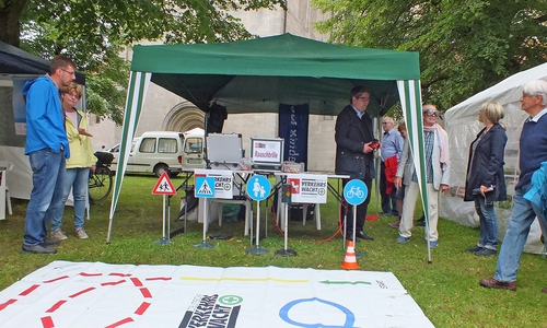 Der Stand der Verkehrswacht vor dem Dom wurde während des Domfestes von vielen Besuchern aufgesucht. Foto: Verkehrswacht