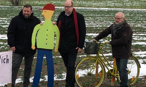 Machen sich für den Radweg stark: Herbert Groenke, Radweg-Initiative; Mark Kreutzberg, Bürgermeister Velpke; Jörn Domeier, Wahlkreisabgeordneter. Foto: Büro Domeier