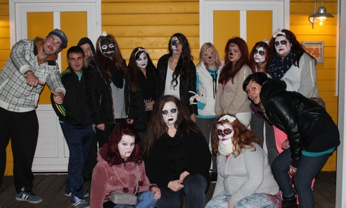 Gruselig geschminkt geht es zu den Abendveranstaltungen des Halloween-Specials im Heidepark Soltau. Foto: Privat