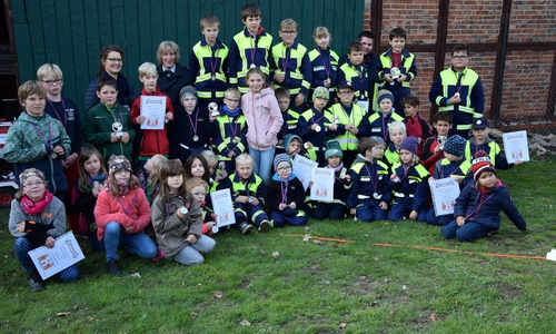 Die Kinderfeuerwehr Warle feierte ihr 15. Jubiläum mit vielen Gästen.

Foto: Kinderfeuerwehr Warle