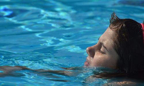 Endlich kann im Hallenbad Ilsede wieder geschwommen werden, so wie auf diesem Symbolbild. Symbolbild: pixabay