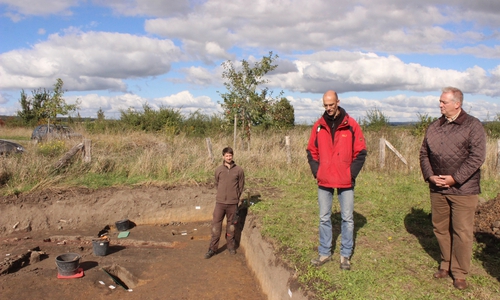 Auf der Kaiserpfalz Werla wurden nun bei Ausgrabungen neue Erkenntnisse gewonnen. Frank Oesterhelweg und Dr. Markus Blaich stellten die Ergebnisse vor. Fotos: Anke Donner 