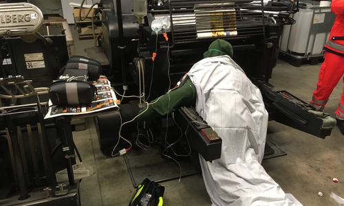 Der Mitarbeiter wurde in die Maschine hineingezogen. Fotos: Feuerwehr Schöppenstedt