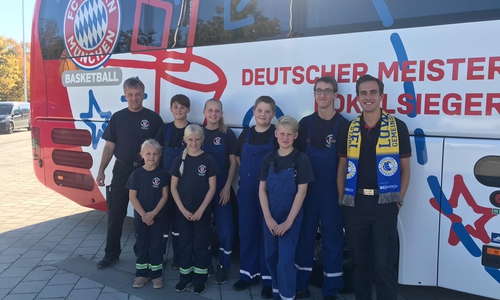 Zu Besuch bei den Löwen: Die Jugendfeuerwehr Watenbüttel. Foto: Feuerwehr Braunschweig 