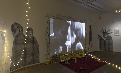 Serena Ferrario "Leliţă Ioană" 2018, Rauminstallation © Serena Ferrario. Foto: Frank Sperling