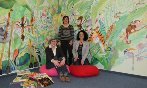 S.Schaper (Büchereileitung), Julia Henke (Illustratorin), D. Bergmann-Baczynski (stellv. Büchereileitung_Foto Stadtbücherei