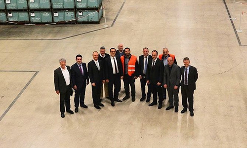 Das Foto zeigt die Gesprächsgruppe im Logistikzentrum. Foto: Büro Heil