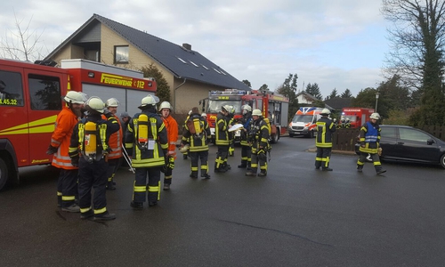 Viele Einsatzkräfte mussten anrücken, um das Chlorgas zu beseitigen. Foto: Feuerwehr Velpke
