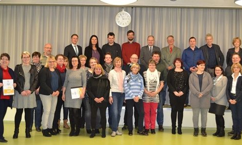 Die mit dem Siegel ausgezeichneten Teilnehmer. Foto: Landkreis Helmestedt