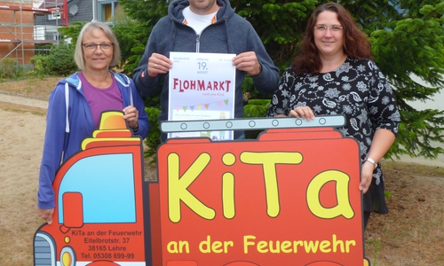 Freuen sich auf den ersten Flohmarkt zugunsten der Kita an der Feuerwehr: Kita-Leiterin Sabine Behne, Carsten Gottwald (1. Vorsitzender Förderverein) 
und Heike Fey (Elternvertretung). Foto: Gemeinde Lehre
