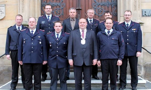 v. l.: vordere Reihe: Michael Kauth, Marc Blumenberg, Bürgermeister Wittich Schobert, Sven Goldmann; hintere Reihe: Stefan Müller, Nils Sage, Frank Kemmer, Karsten Dierking, Michael Kutscher, Matthias Müller Foto: Stadt Helmstedt
 
