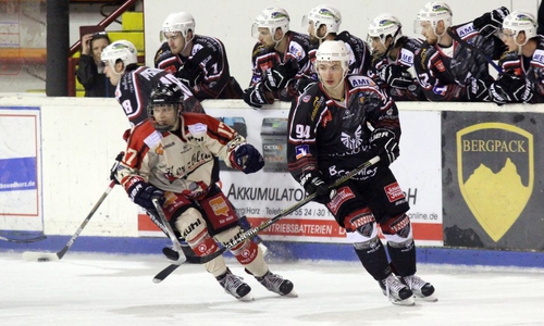 Kostyrev (Nummer 94) ist aktuell der beste Scorer der Falken. Foto: Frank Neuendorf