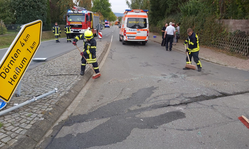Die Straße musste gereinigt werden. Fotos: Freiwillige Feuerwehr Othfresen