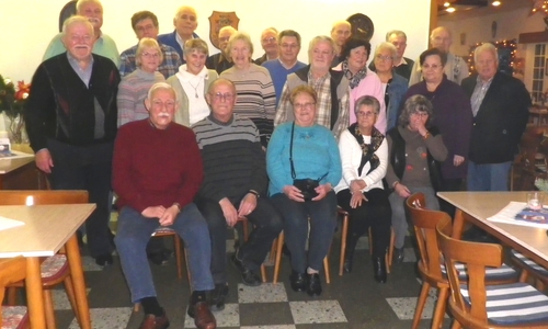 Die Jugend der 50er und 60er Jahre trifft im Stillen Winkel. Foto: Eckhard Müller
