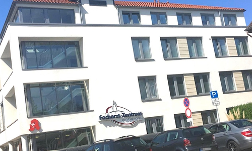 Direkt am Ärztehaus befinden sich nach dem Schlossplatz-Umbau nur noch sechs Stellplätze. Fotos: Nick Wenkel