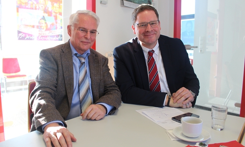 Niedersachsens Finanzminister Peter-Jürgen Schneider (li.) und Landtagsabgeordneter Marcus Bosse. Fotos: Alexander Dontscheff