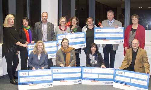Die symbolische Übergabe des Spendenchecks fand bereits am 9. November vergangenen Jahres statt. Foto: Privat