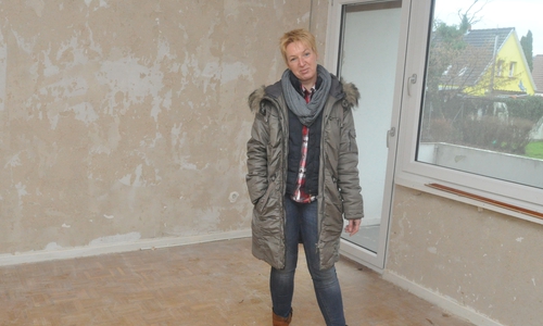 Projektleiterin Anja Schildener inspiziert das Gebäude an der
Schillerstraße. Foto: Lebenshilfe