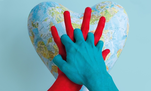 Am 16. Oktober, dem „World Restart a Heart Day“, schulen Mitarbeiter der Helios Klinik Wittingen Interessierte von 13 bis 15 Uhr im Foyer des Krankenhauses in Wiederbelebungstechniken. Foto: Helios Kliniken