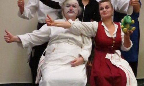 Tabaluga  und sechs schräge Typen vom Theater Berliner Compagnie in Wolfenbüttel. Foto: Privat