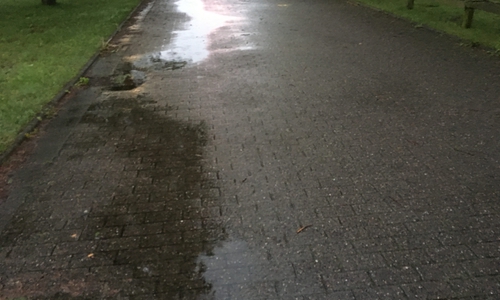 Die Trauergäste sollen künftig nicht mehr im Regen stehen. Symbolbild: Eva Sorembik