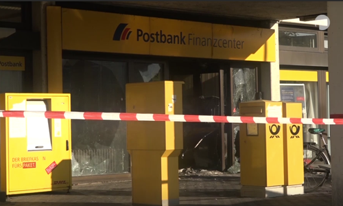Wegen der Sprengung des Geldautomaten ist der Betrieb an der Filiale immer noch eingeschränkt. Foto: Aktuell24(BM)